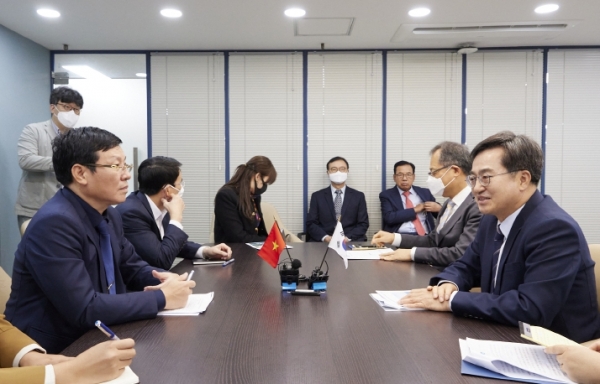 김동연 경기도지사, 베트남 빈푹성 인민위원장 만나 협력방안 논의