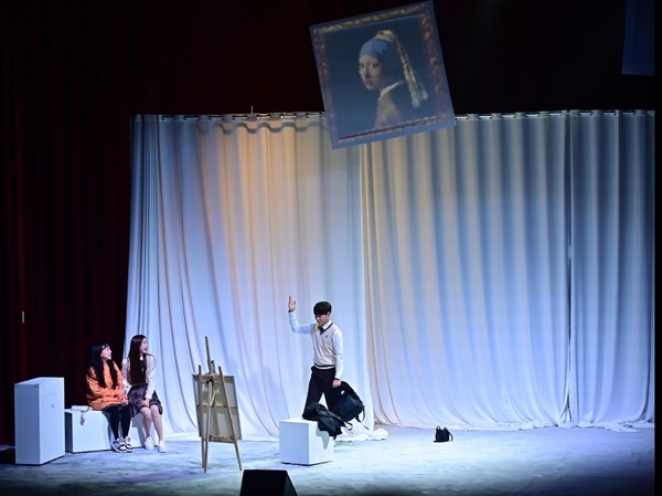 아폴론아트컴퍼니가 제작한 청소년 마약 예방 연극 ‘환상의 짝궁’ 시연회 모습