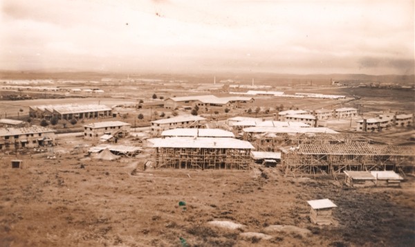 1947년 7월 3일 _ 미 공병단에서 애스컴 시티 민간인 주택구역의 사택 건설 모습(RG 554 A1 1256_552)